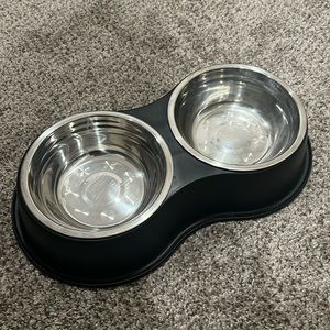 Black Puppy Feeder with Bowls
